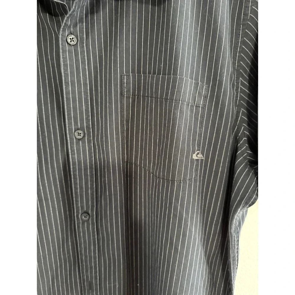 Quiksilver Pinstripe Graphic Button Down Shirt Size XXL Black White